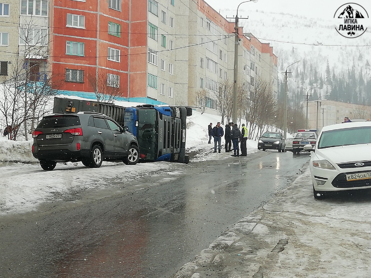 В Мурманской области перевернулись грузовик и автокран - Мурманское  Информационное агентство СеверПост.ru