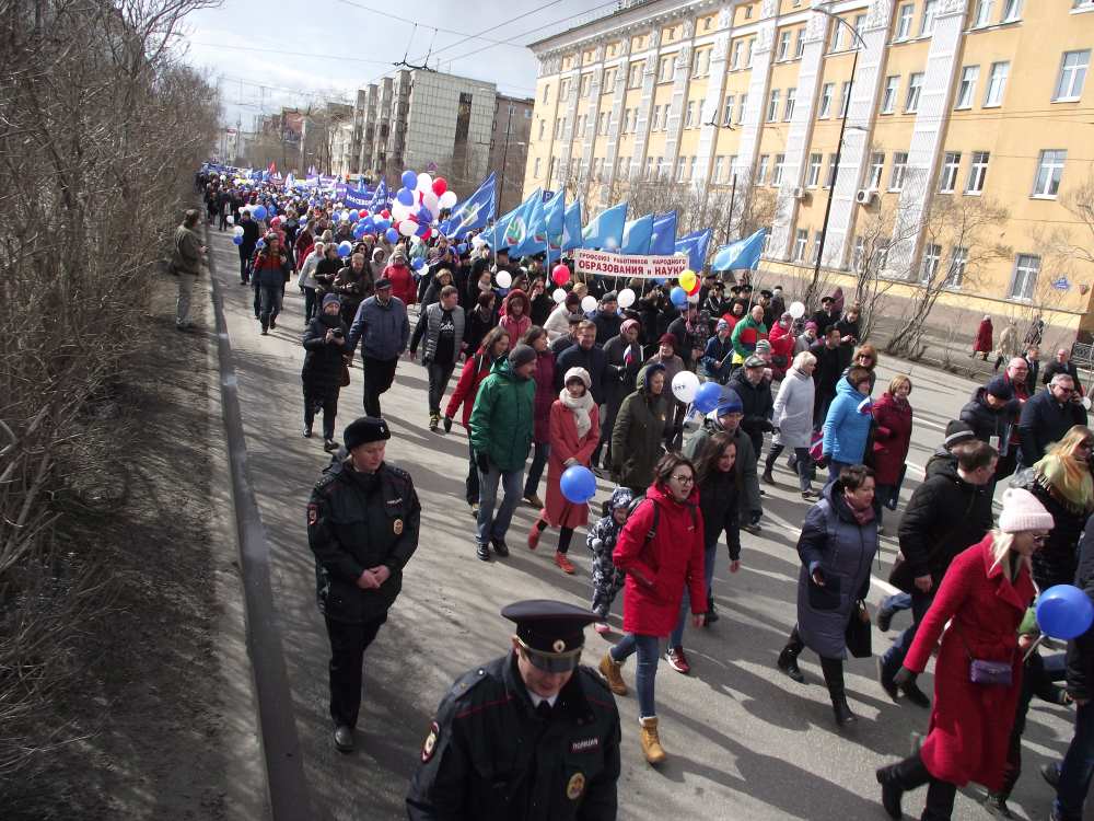 Последние мурманские новости. 1 Мая Мурманск. 1 Мая забастовка. Первомай в Мурманске 90е годы. Новости Мурманска.