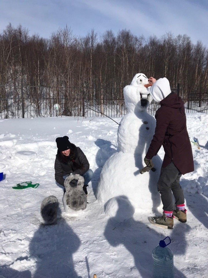 снег