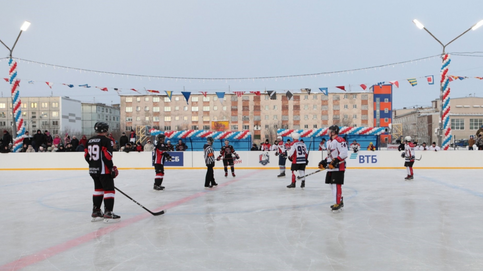 В Гаджиево появился новый хоккейный корт