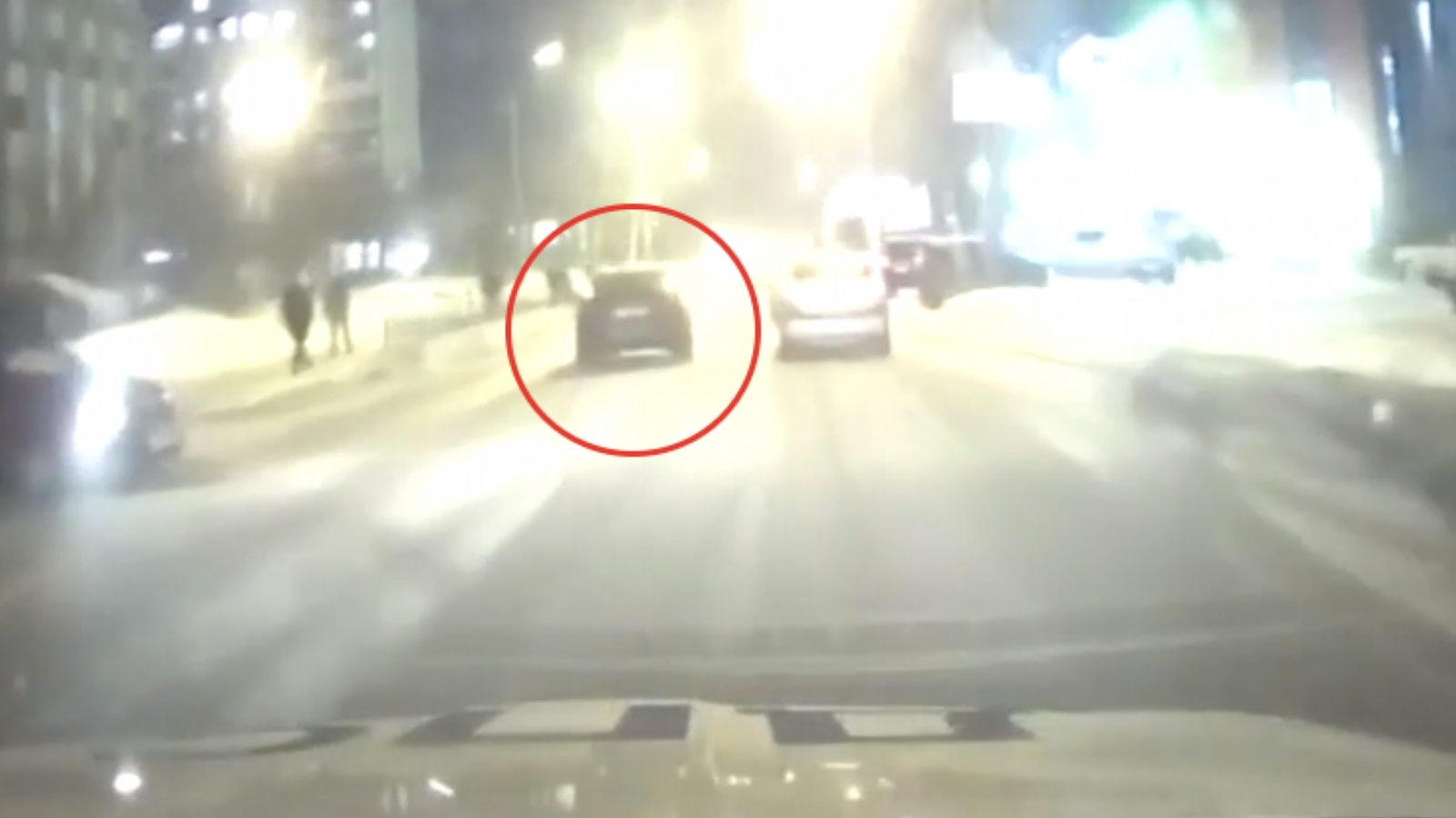 В Мурманске выехавший на «встречку» водитель попался автоинспектору [видео]