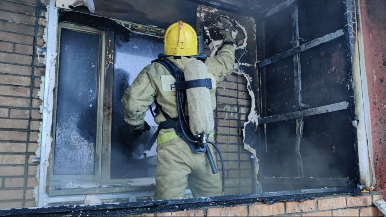 Из пожара в Апатитах спасли 5 человек