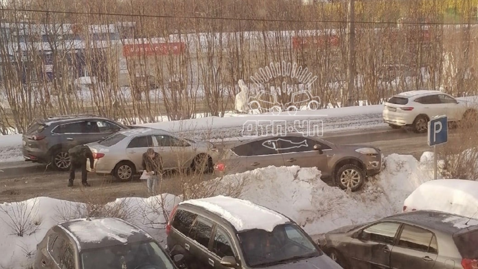 Попавшие в ДТП автомобили создали транспортный коллапс в Мурманске