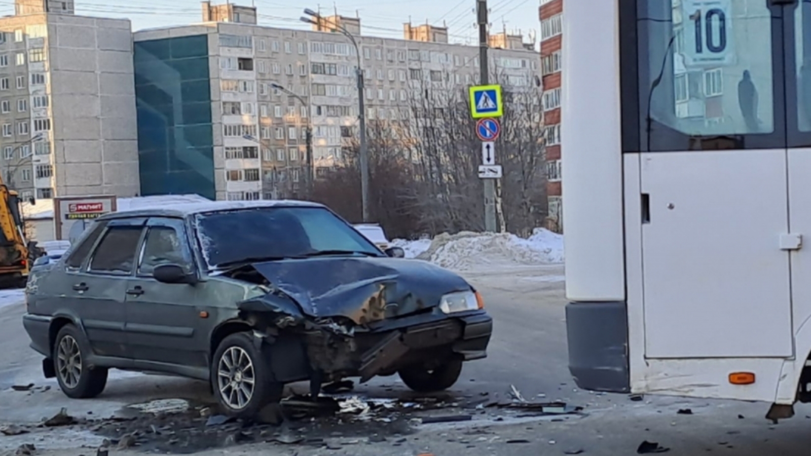 Автоинспекторы о ДТП с маршруткой в Мурманске: Без пострадавших