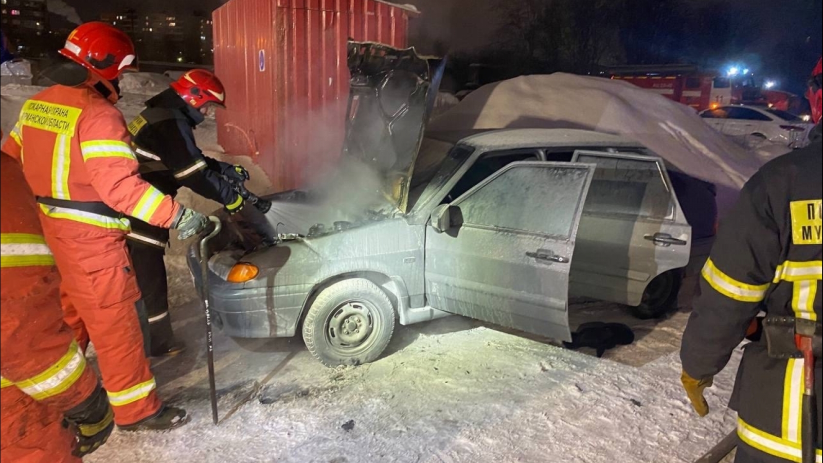 В Мурманске мотор российского авто оказался слишком «пламенным»