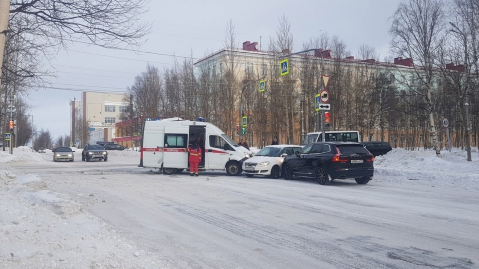 ГИБДД прокомментировала аварию со «скорой» в Мончегорске