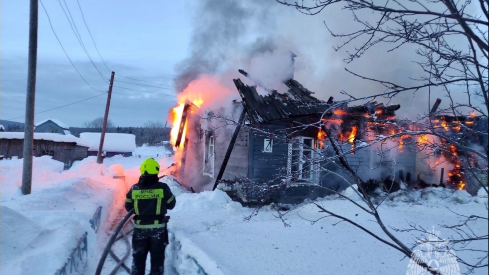 Пожар на даче в Апатитском районе тушили 10 часов