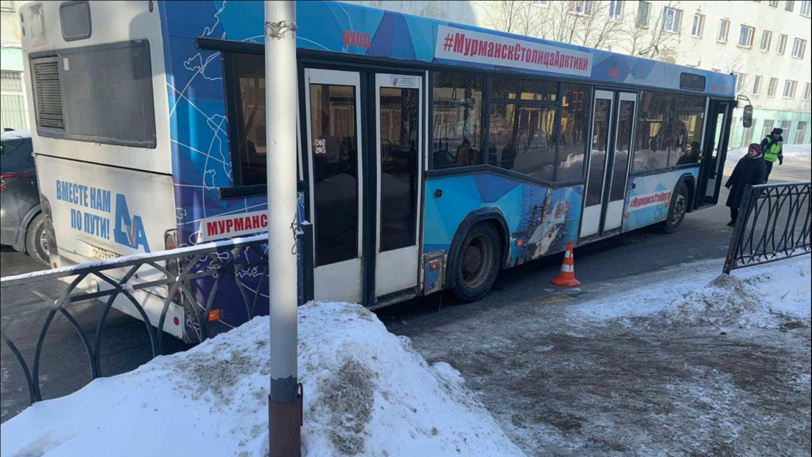 Автобус сбил 9-летнюю девочку в Мурманске