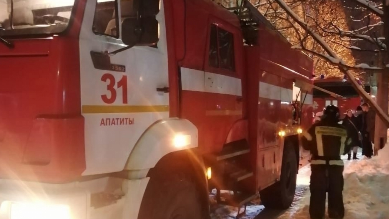 На пожаре в Апатитах спасены 8 человек