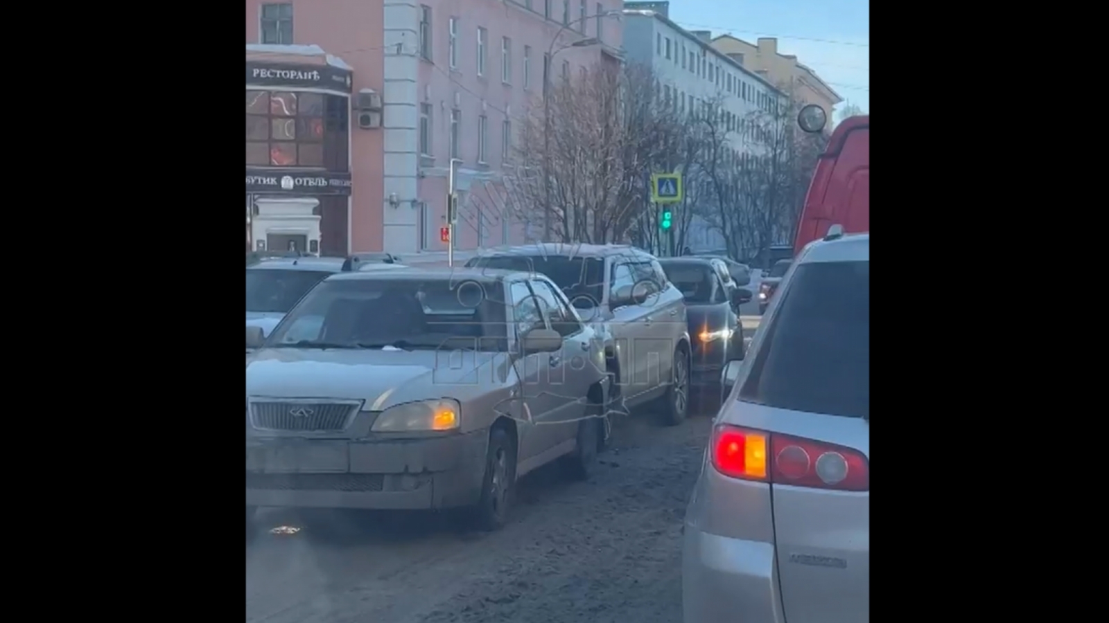 В центре Мурманска возник транспортный коллапс