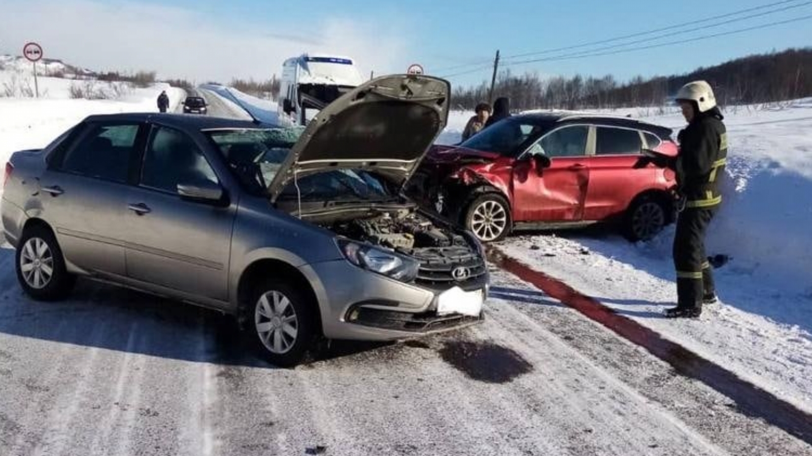 В лобовом на дороге в Александровск ранены три человека
