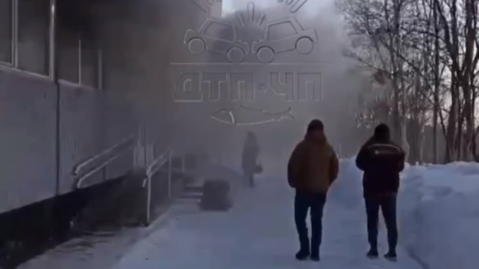 В Мурманске на Гагарина вспыхнул пожар [видео]