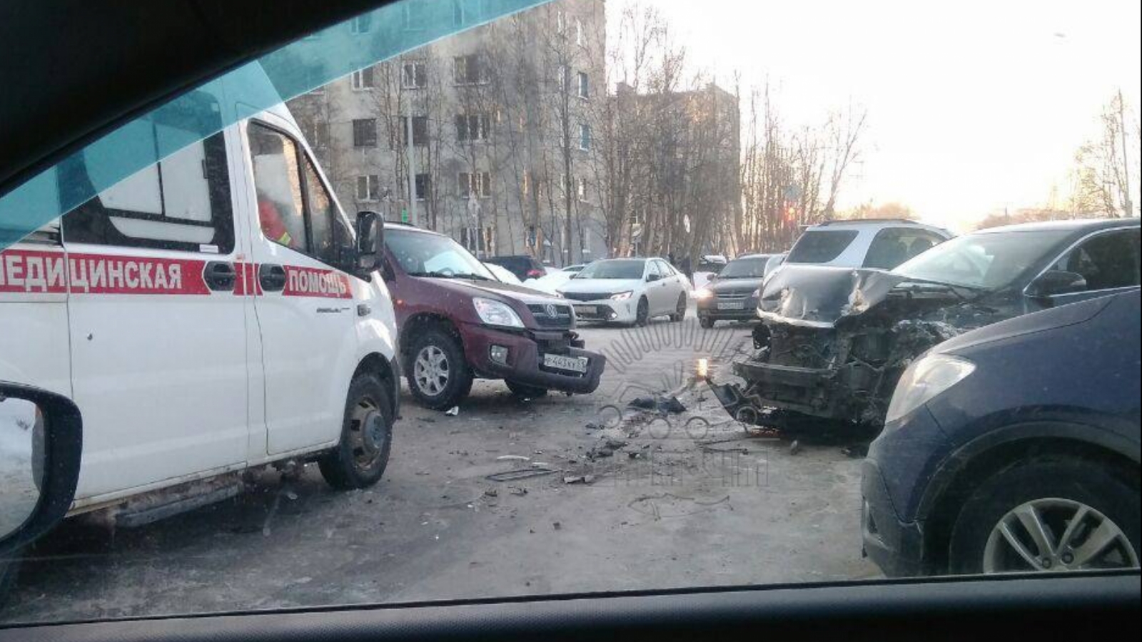 В Мурманске разыскивают устроившего три ДТП водителя