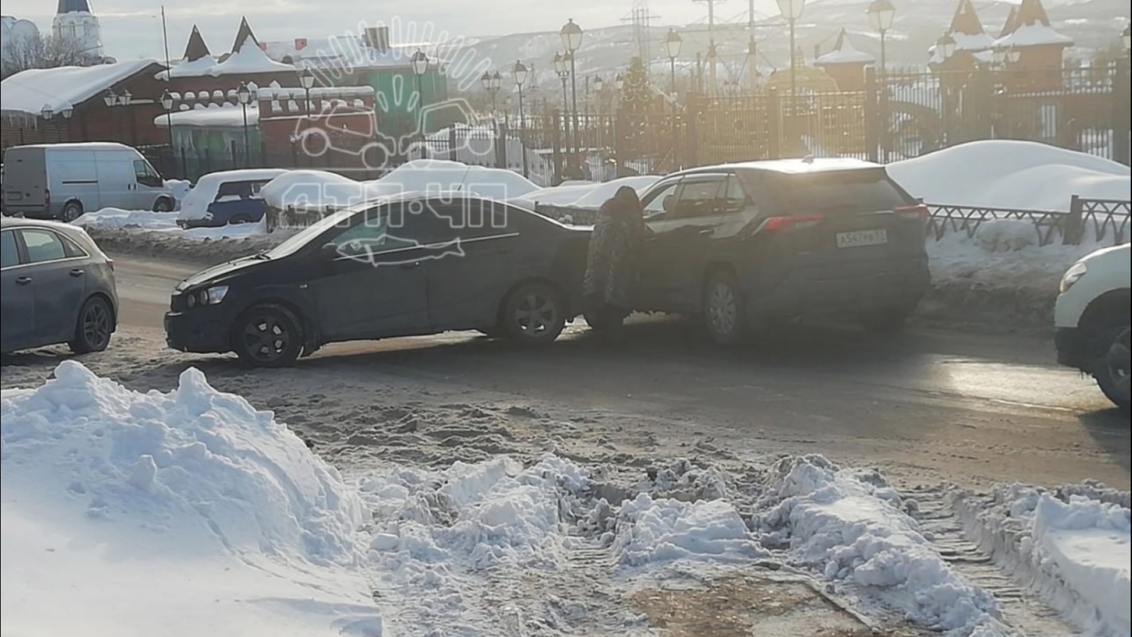 В Мурманске возникла пробка из-за столкнувшихся машин