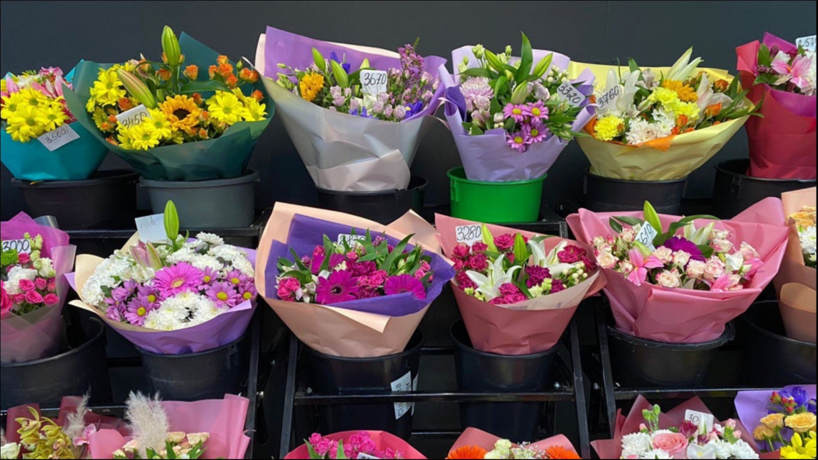 Цветочники в Мурманске подняли цены накануне 8 марта