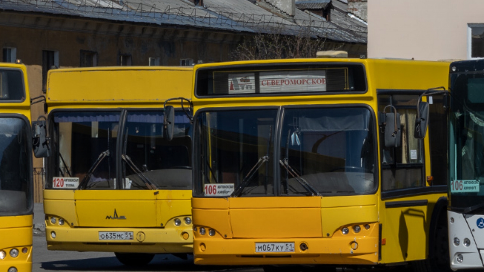 В Заполярье ищут очевидцев падения пассажира в автобусе