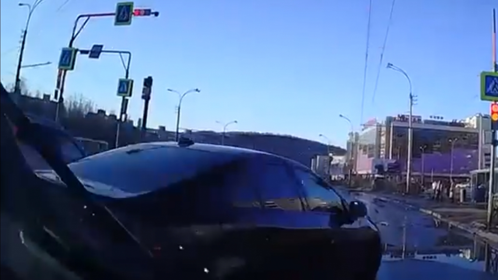 Разозлённый мурманчанин показал недобросовестного водителя на [видео]