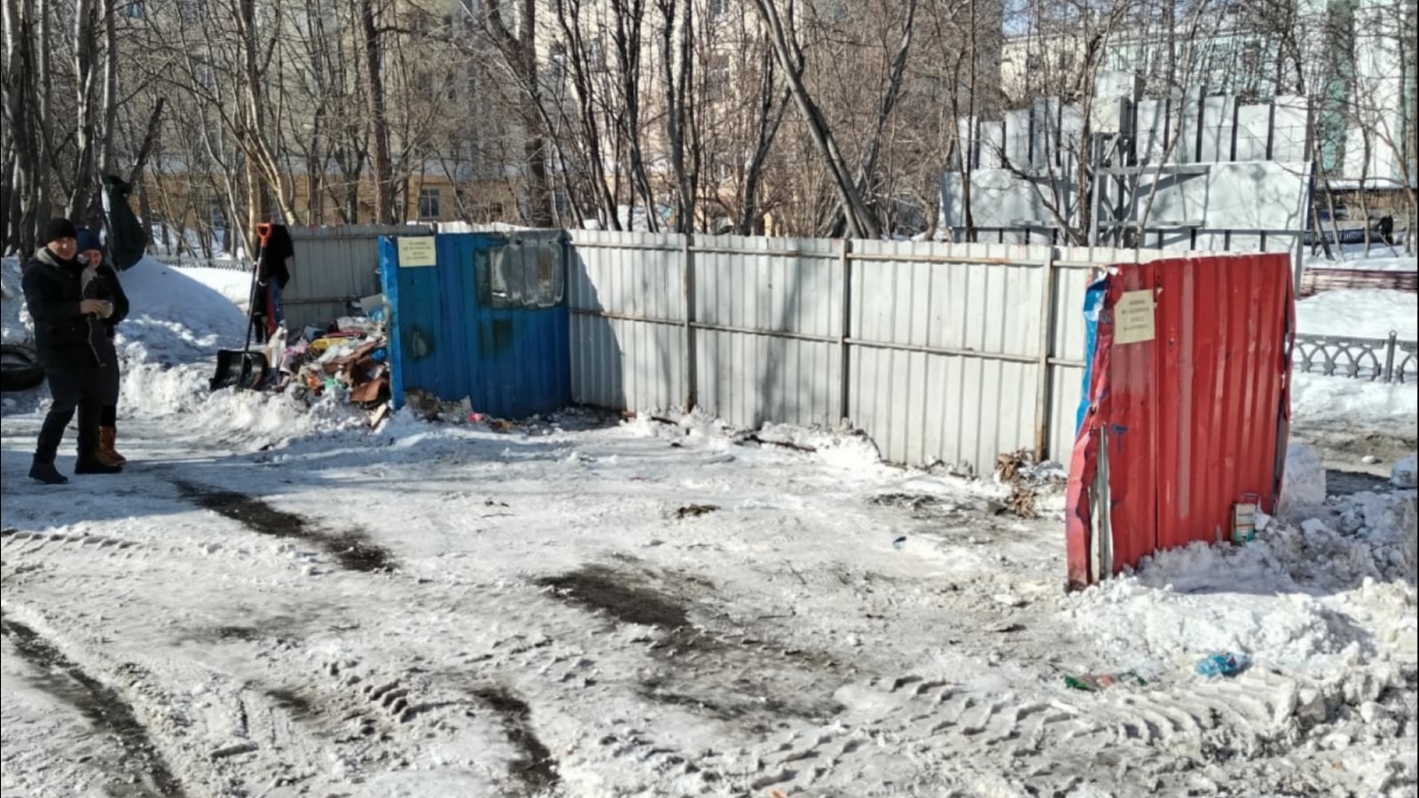 После публикации СеверПост убрали мусор в центре Мурманска