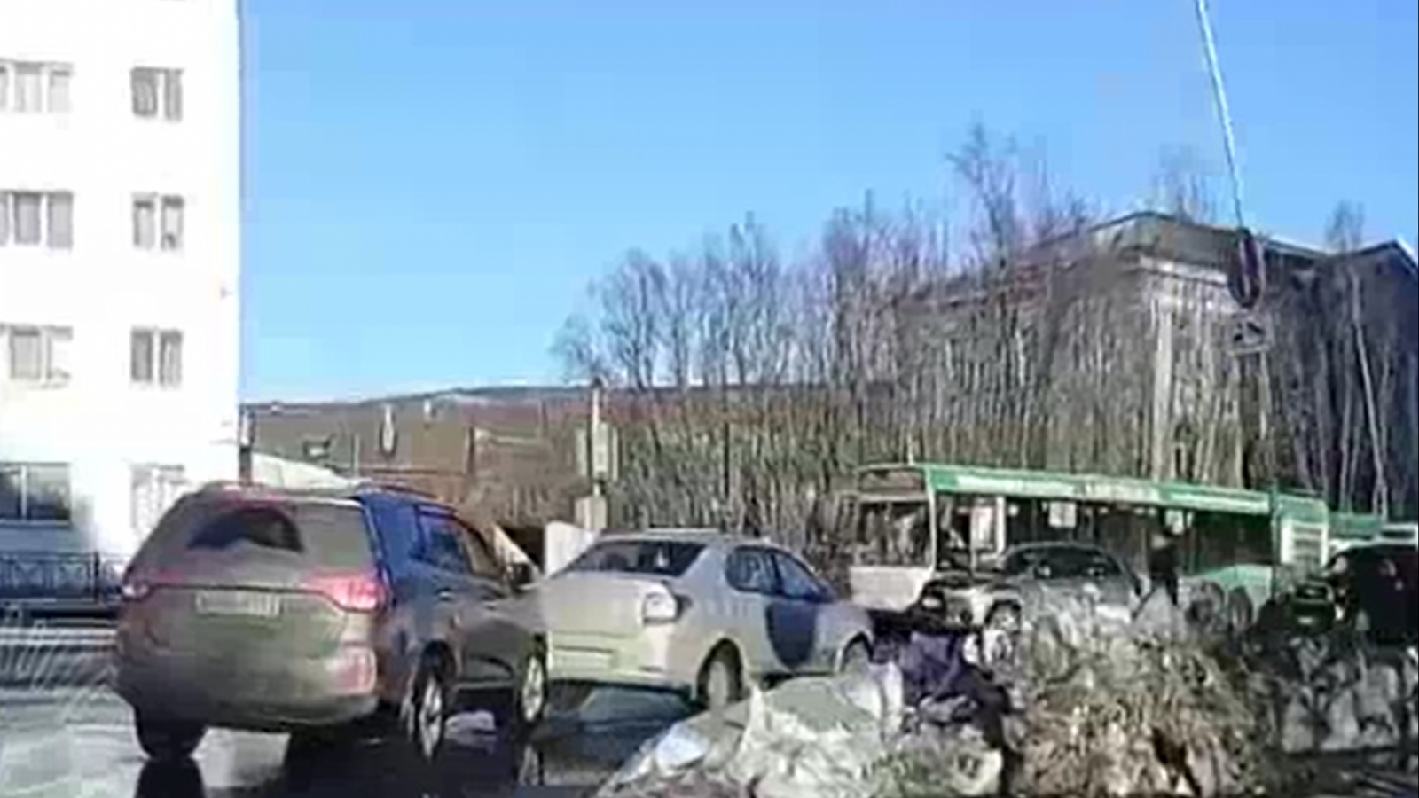 Странная авария произошла в Мурманске [видео]