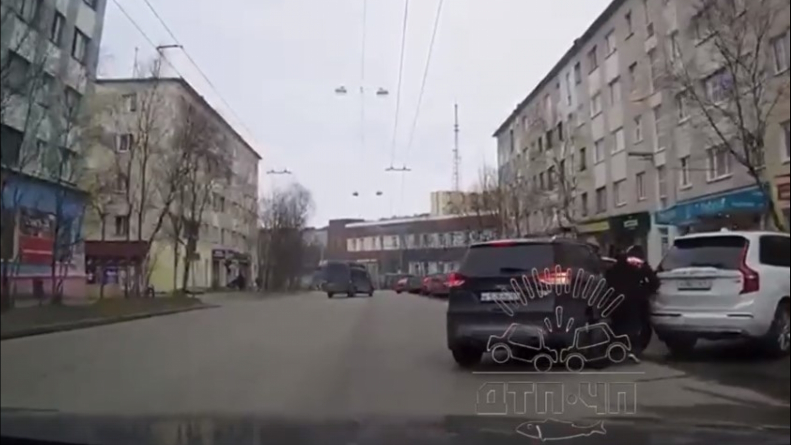 Ford подбил мотоциклиста в Мурманске [видео]