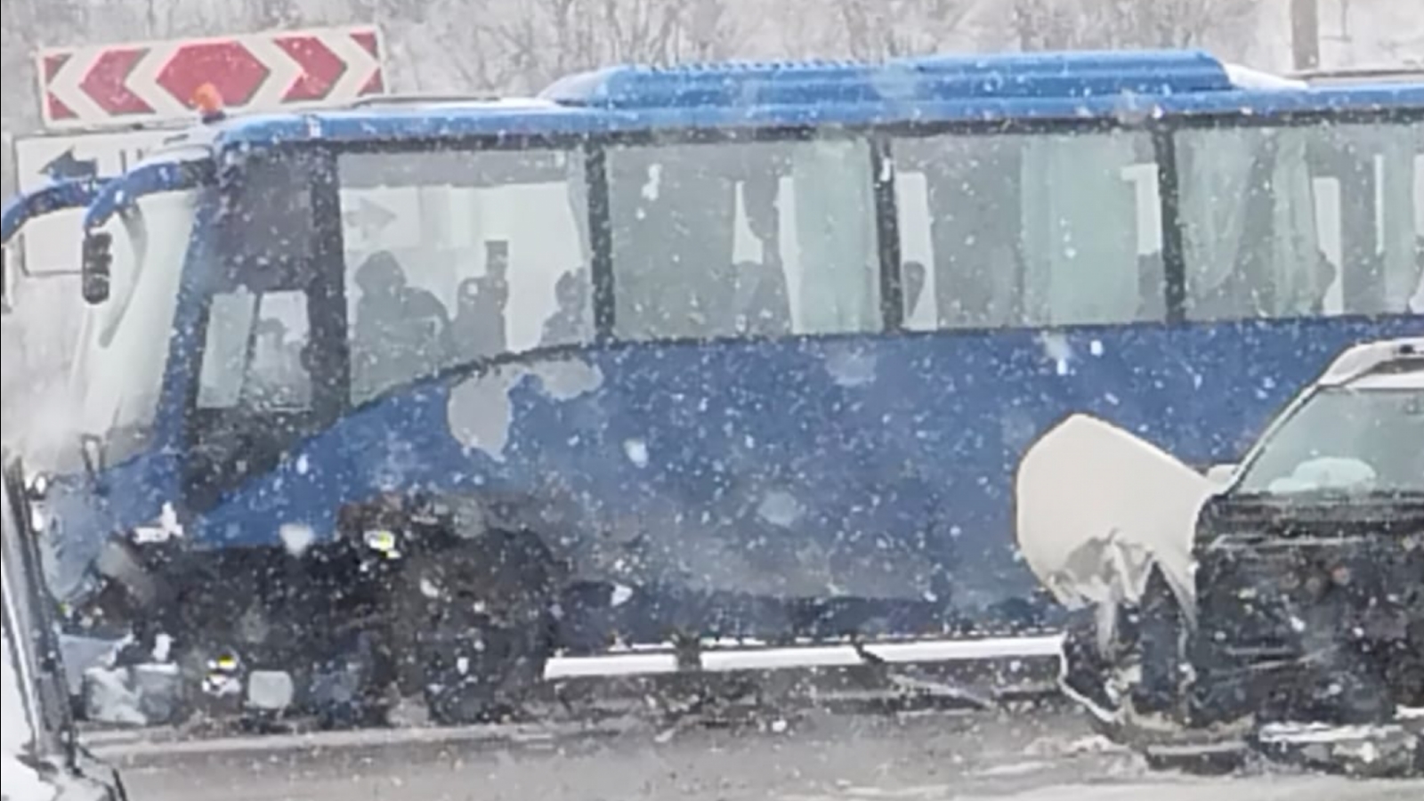 Авария с автобусом на Кольском мосту обошлась без пострадавших