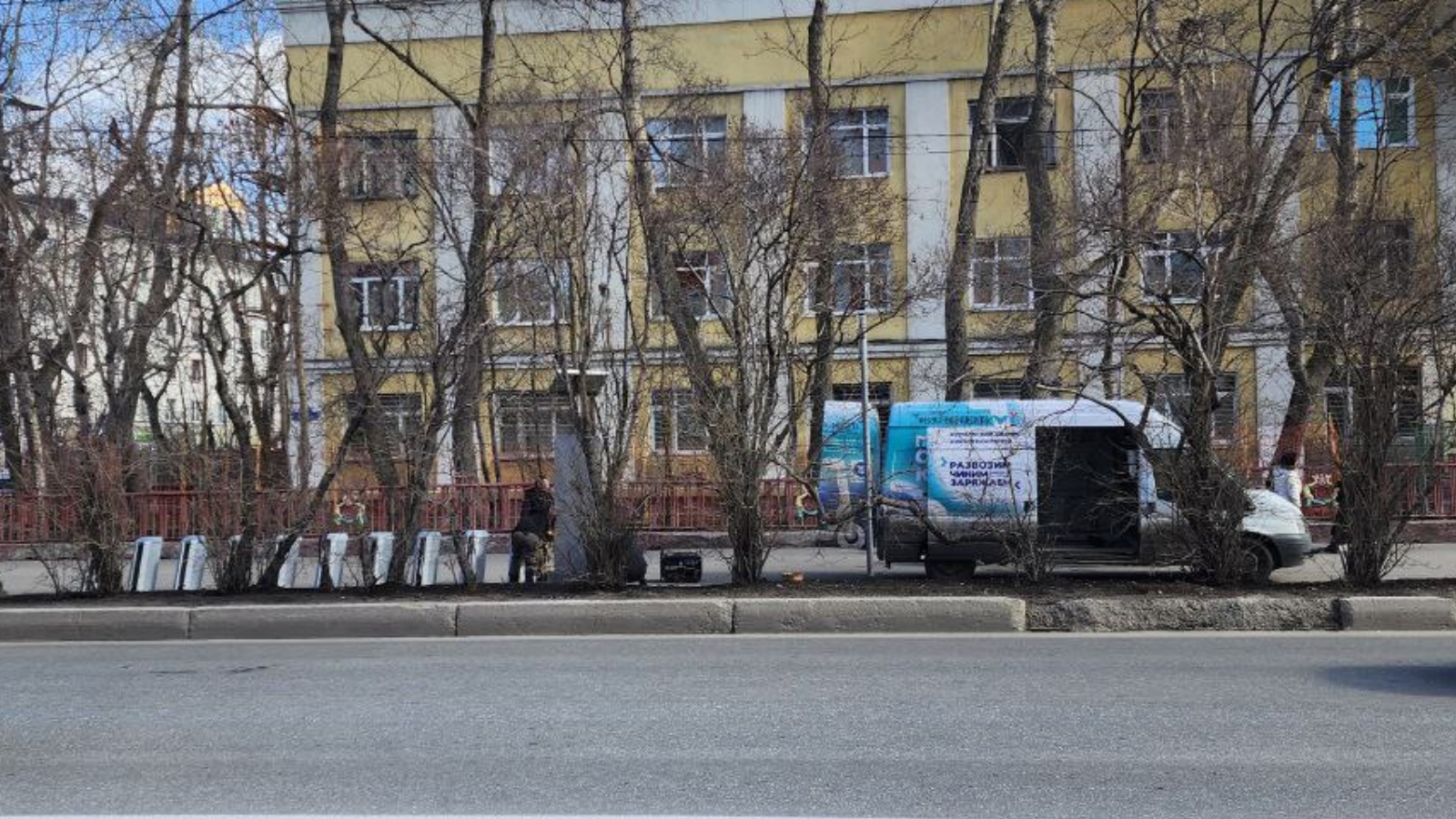 В Мурманске идёт монтаж станций велопроката