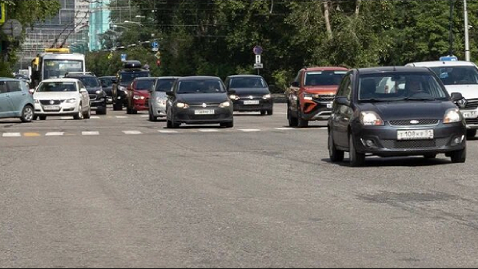 В Мурманске на двух дорогах закроют движение транспорта на 4 месяца