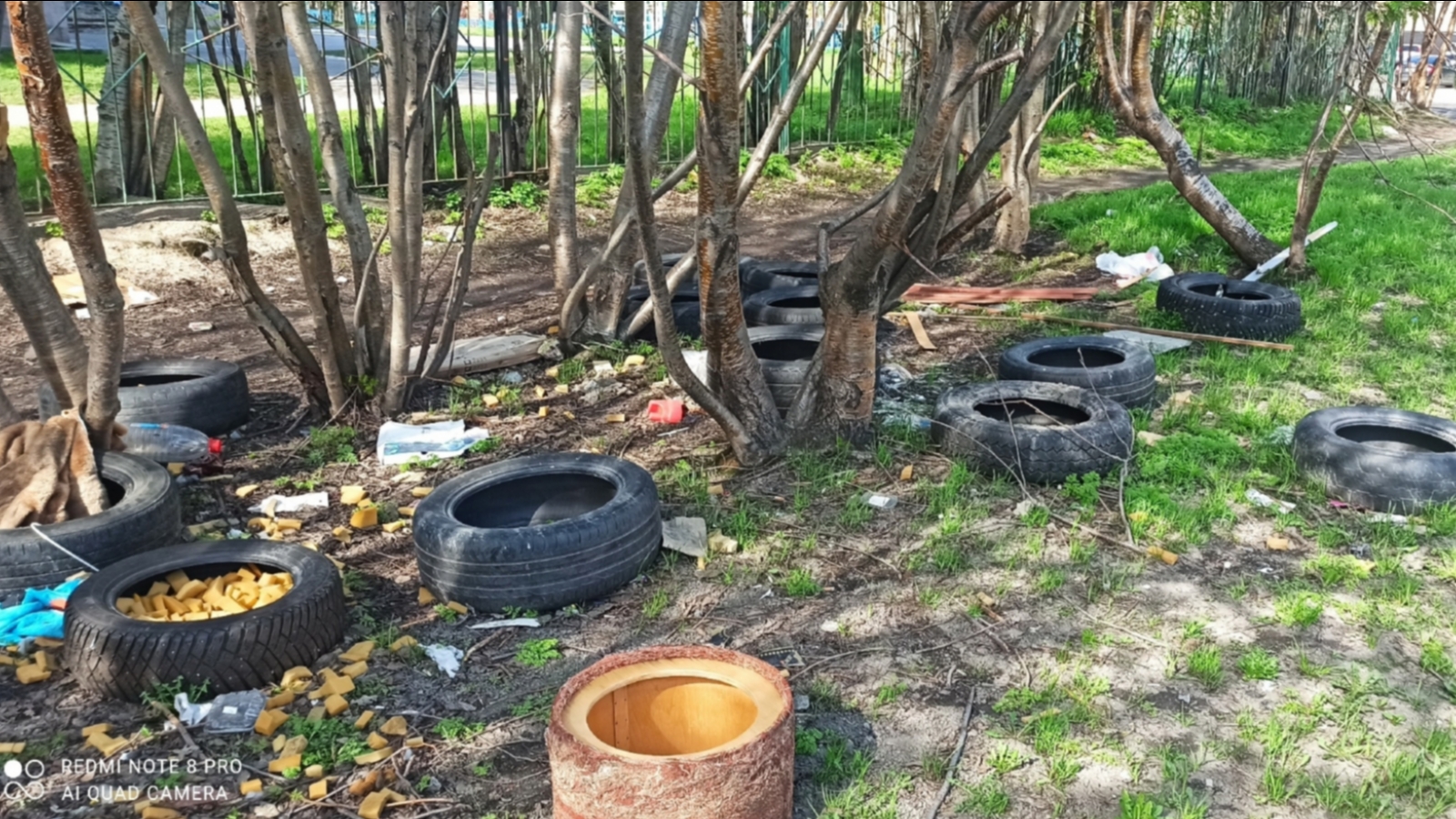 Администрация о свалке возле детсада в Росте: Решается вопрос об уборке