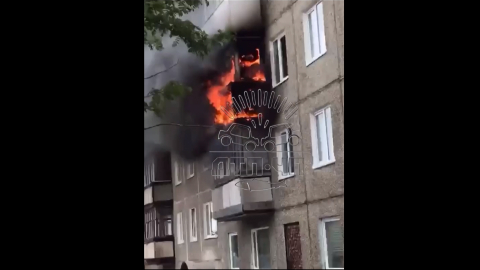 В Мурманске горит квартира в жилом доме [видео] | 11.06.2023 | Мурманск -  БезФормата