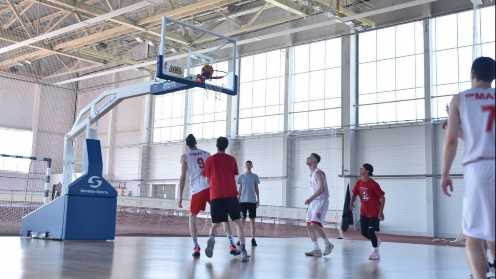 В Заполярье впервые прошёл турнир по фиджитал-баскетболу