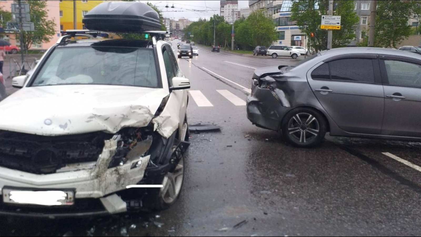 Автоинспекторы назвали обстоятельства ДТП в центре Мурманска