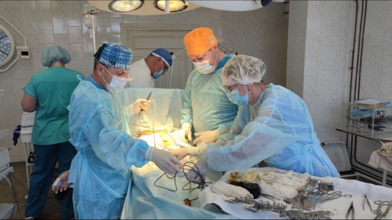 Восемь операций провели мурманские врачи в Приморске