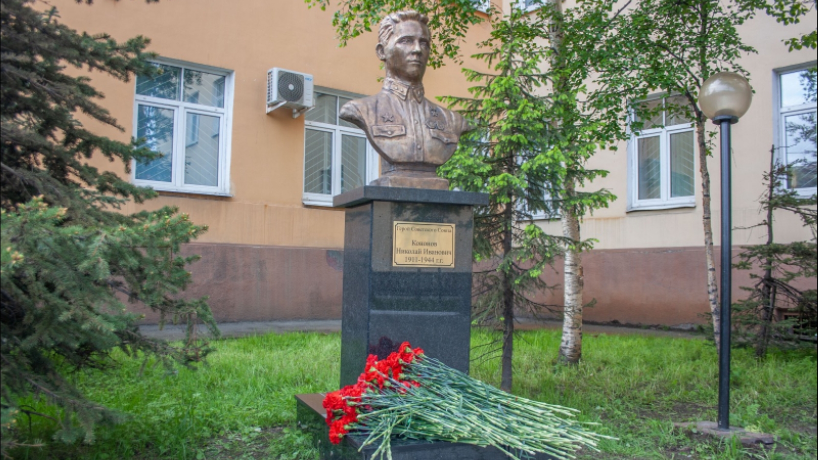 В Мурманске состоялось открытие бюста Герою Великой Отечественной войны