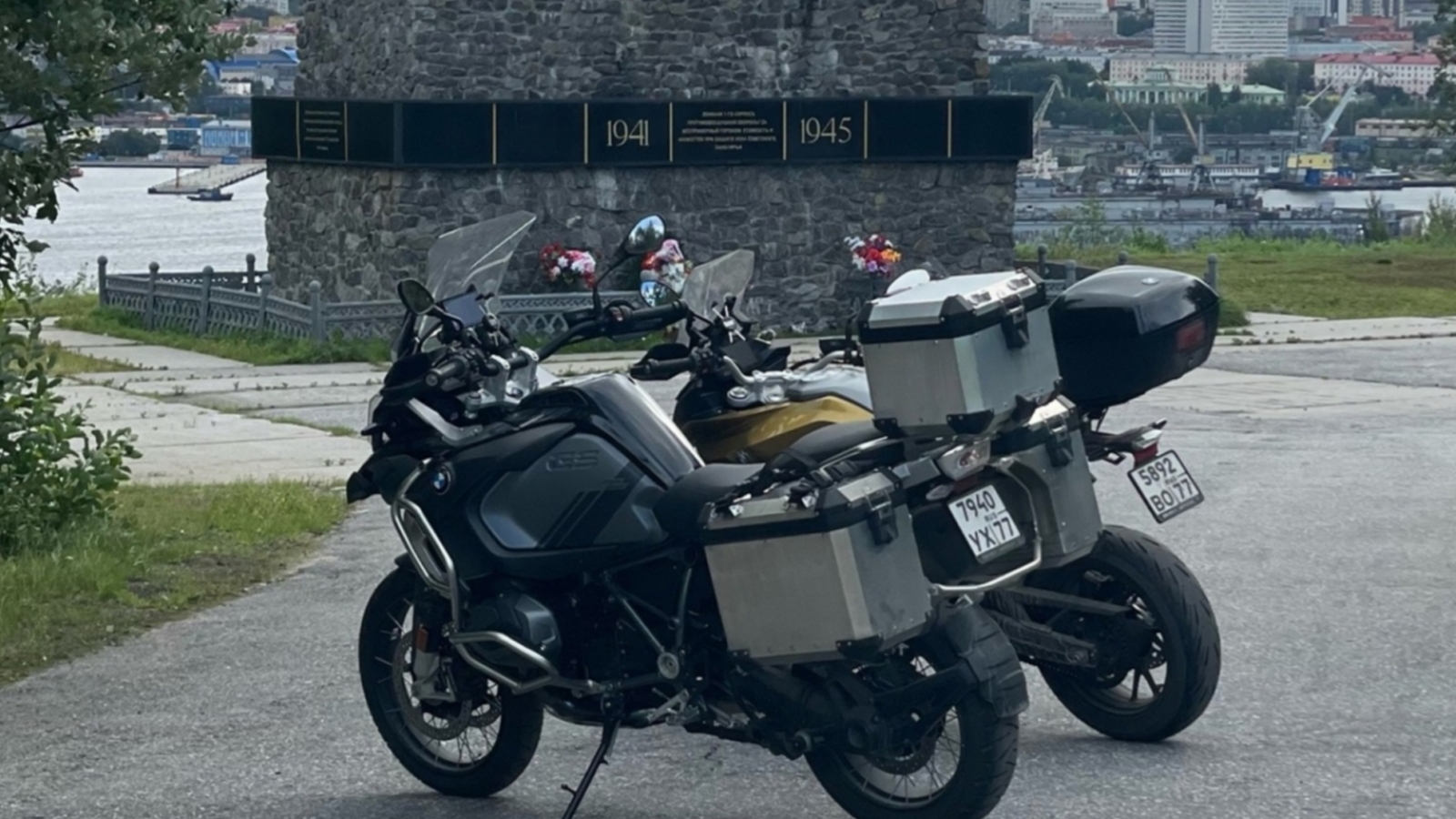 Припарковавшихся на мемориале под Мурманском московских мотоциклистов привлекут к ответственности 
