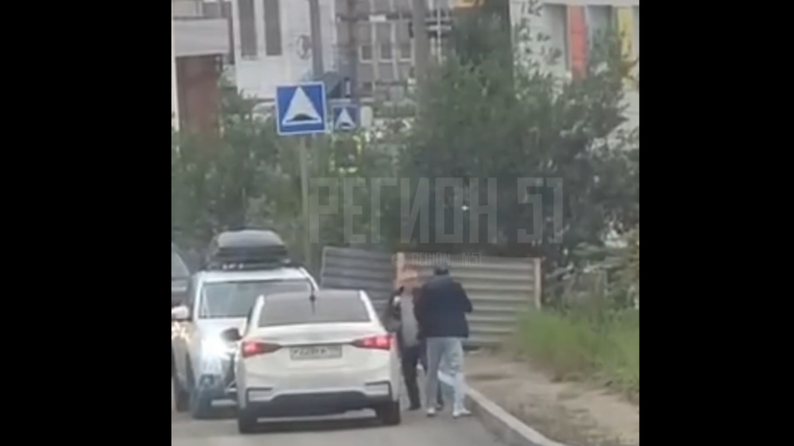 Водители в Мурманске выясняли правила движения кулаками [видео]