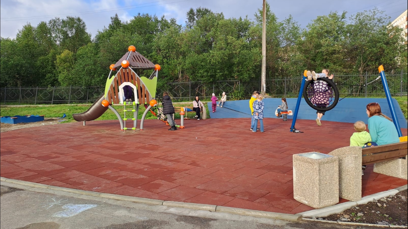 Новая площадка в Мурманске расстроила детей