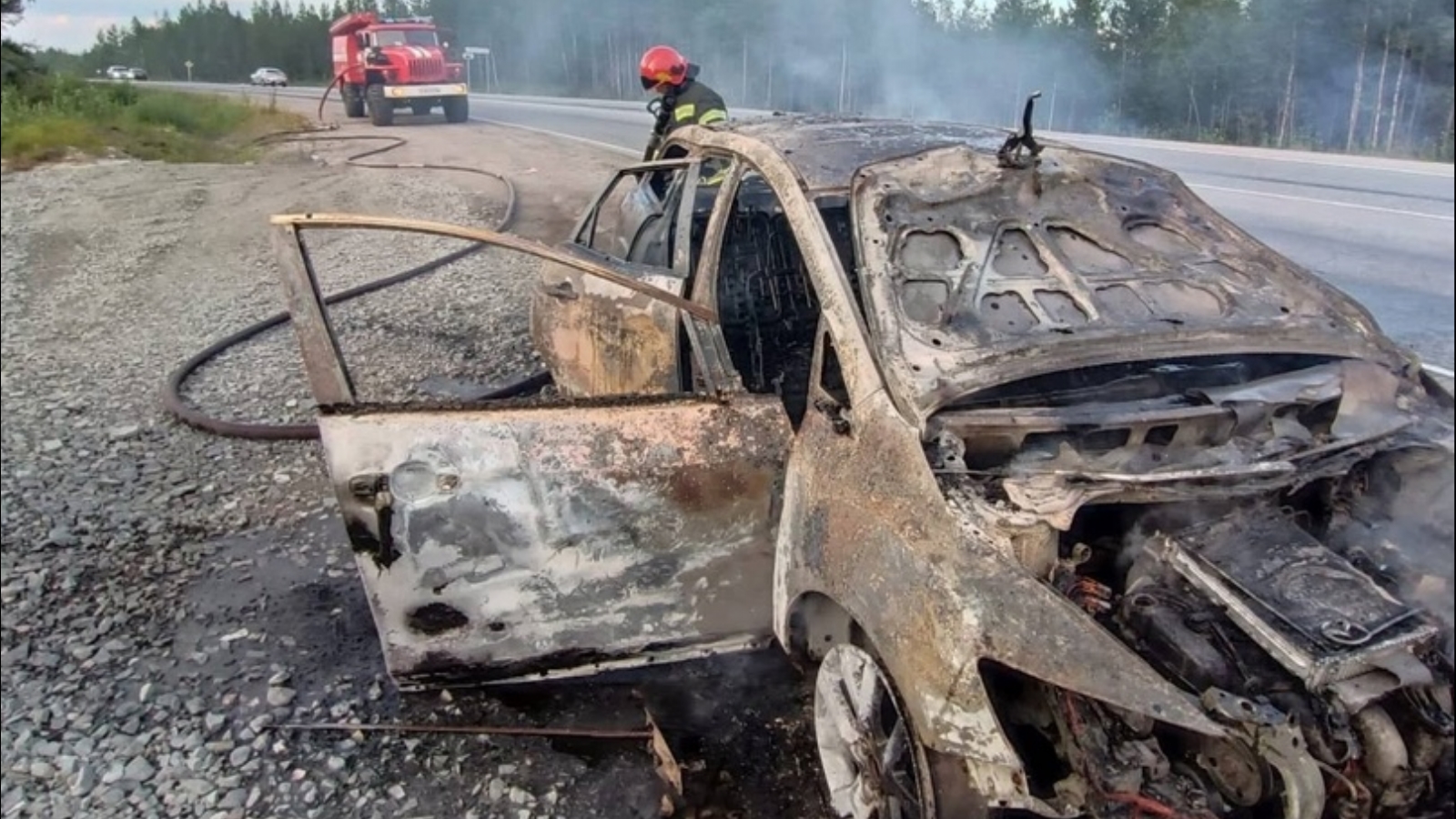На въезде в Оленегорск сгорел автомобиль