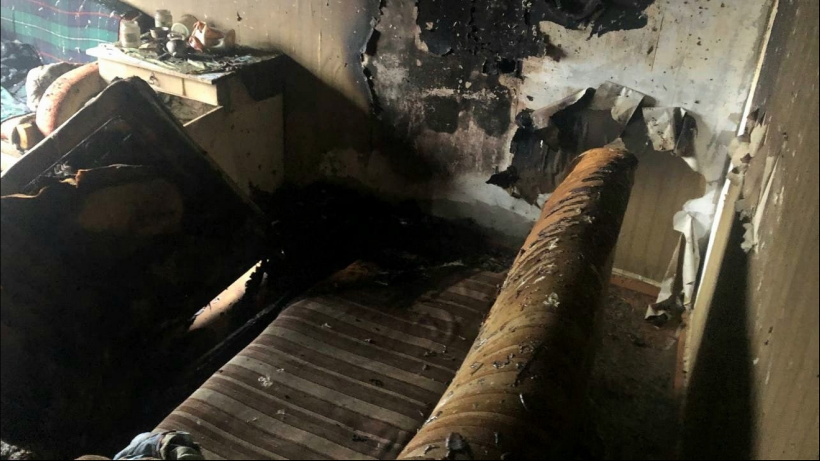 В Ковдоре горел диван в нежилом доме 