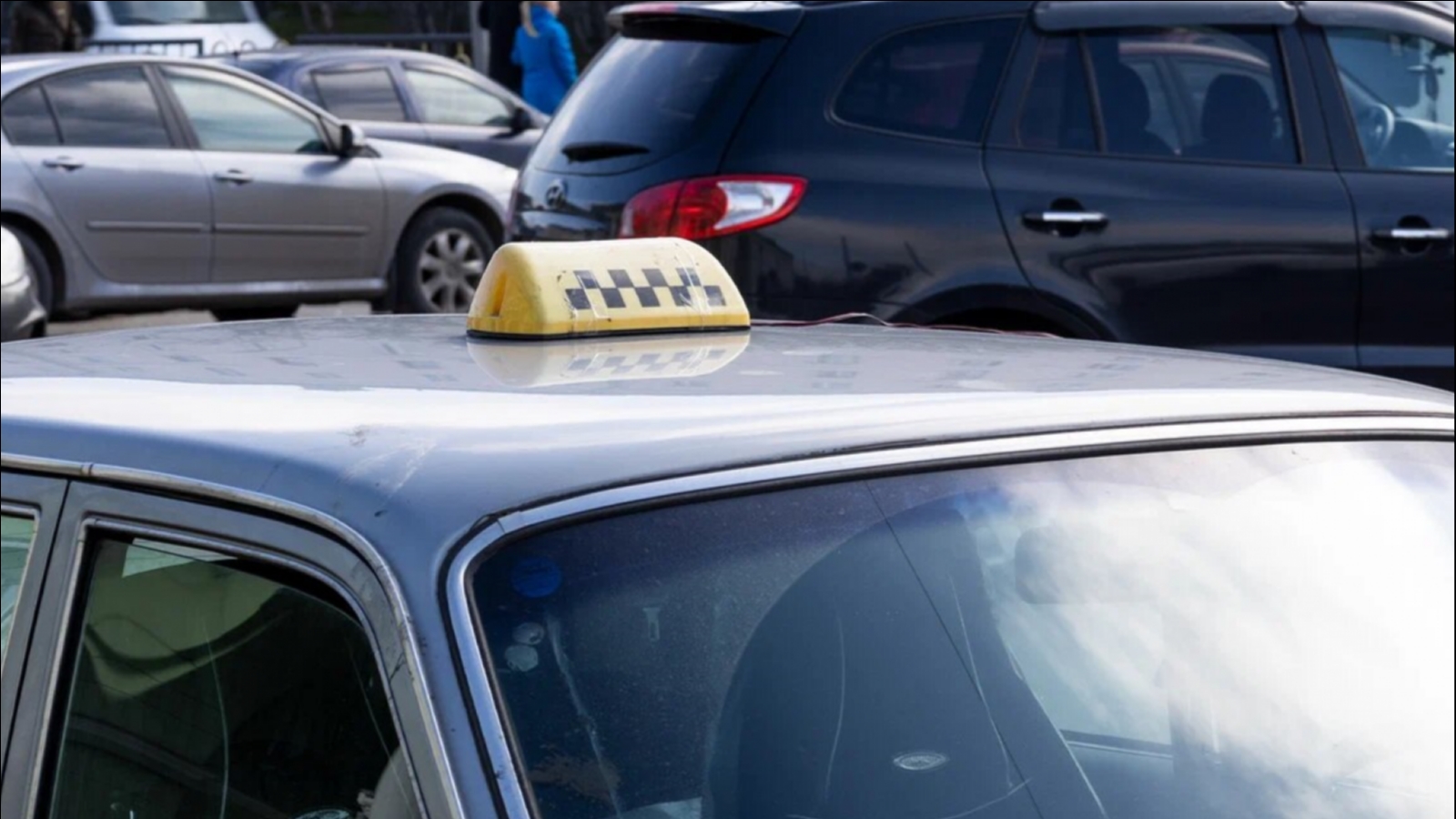 В Заполярье самозанятые могут официально стать таксистами