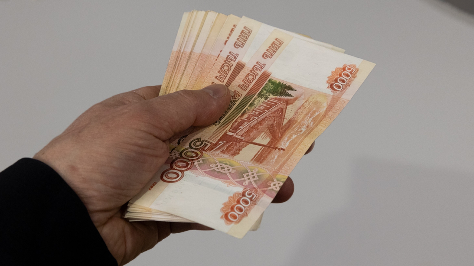 Контрактник из Мурманской области отдал мошеннику почти два миллиона за командировку в Сирию