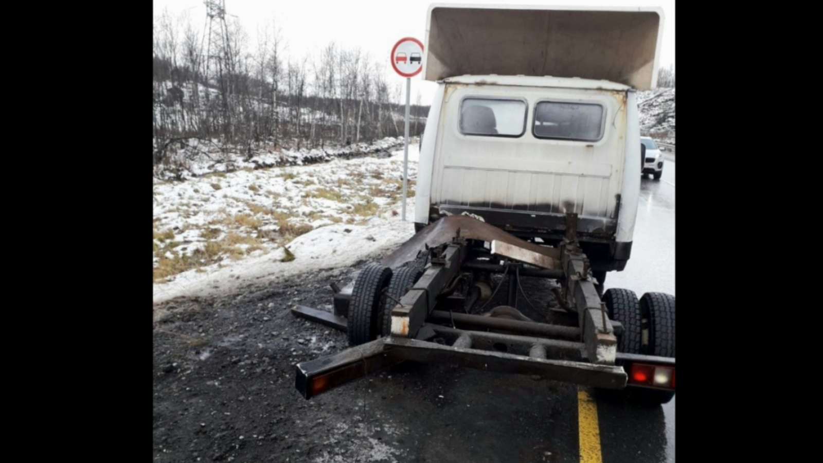 Грузовик попал в аварию в Кольском районе