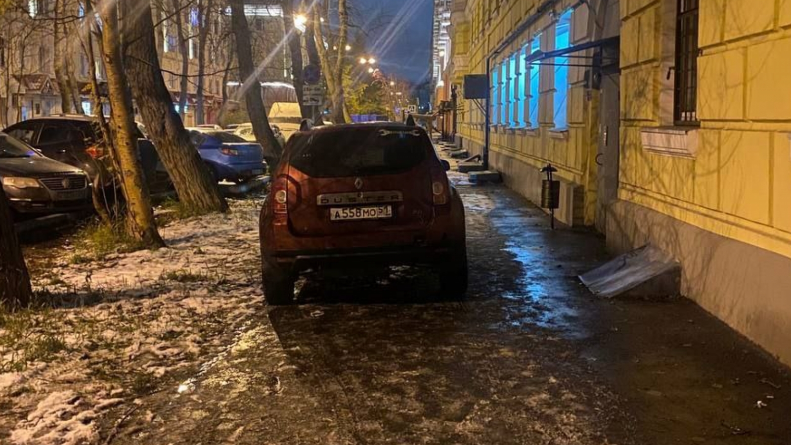 Гения парковки обнаружили в Мурманске