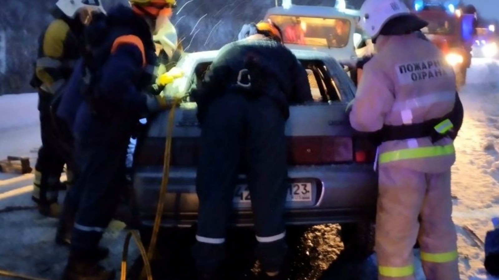 В лобовом на дороге в Александровск пострадали двое