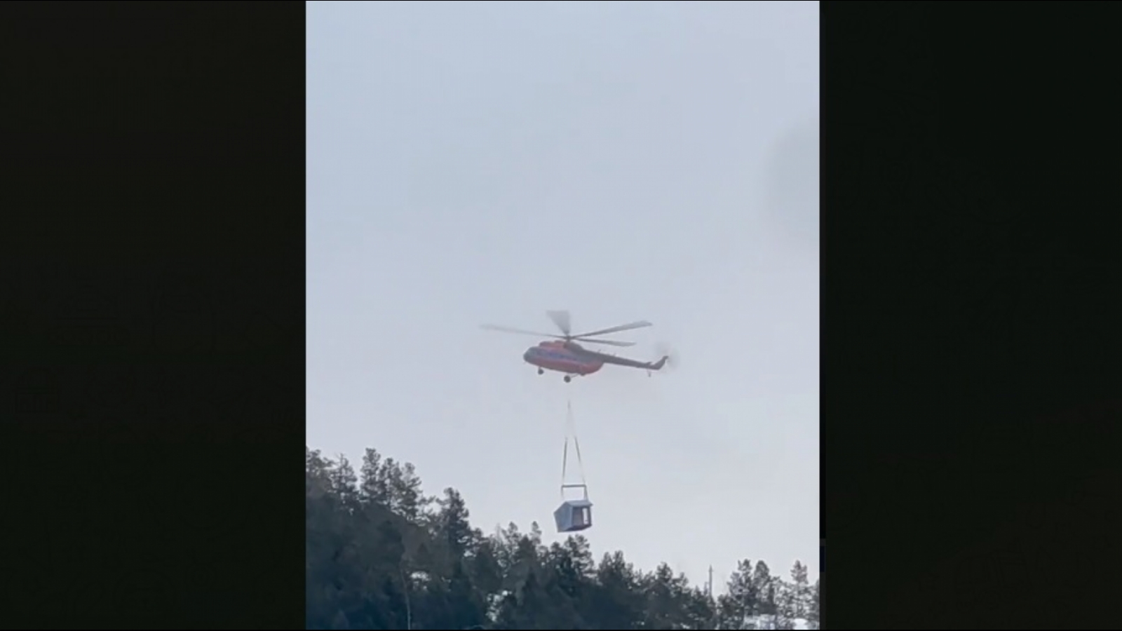 Экстремальная транспортировка: Дом в Мурманской области увезли вертолётом