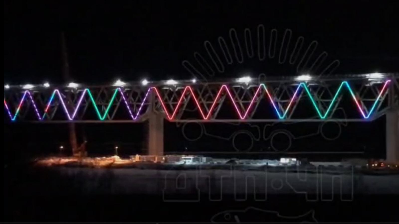 Самый крупный мост в Заполярье подсветили 