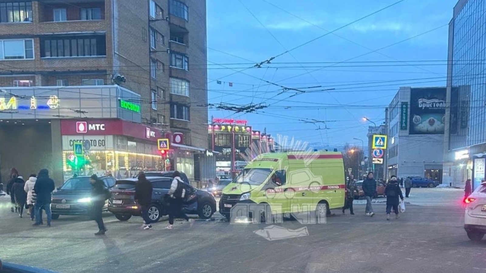«Скорая» попала в ДТП в центре Мурманска