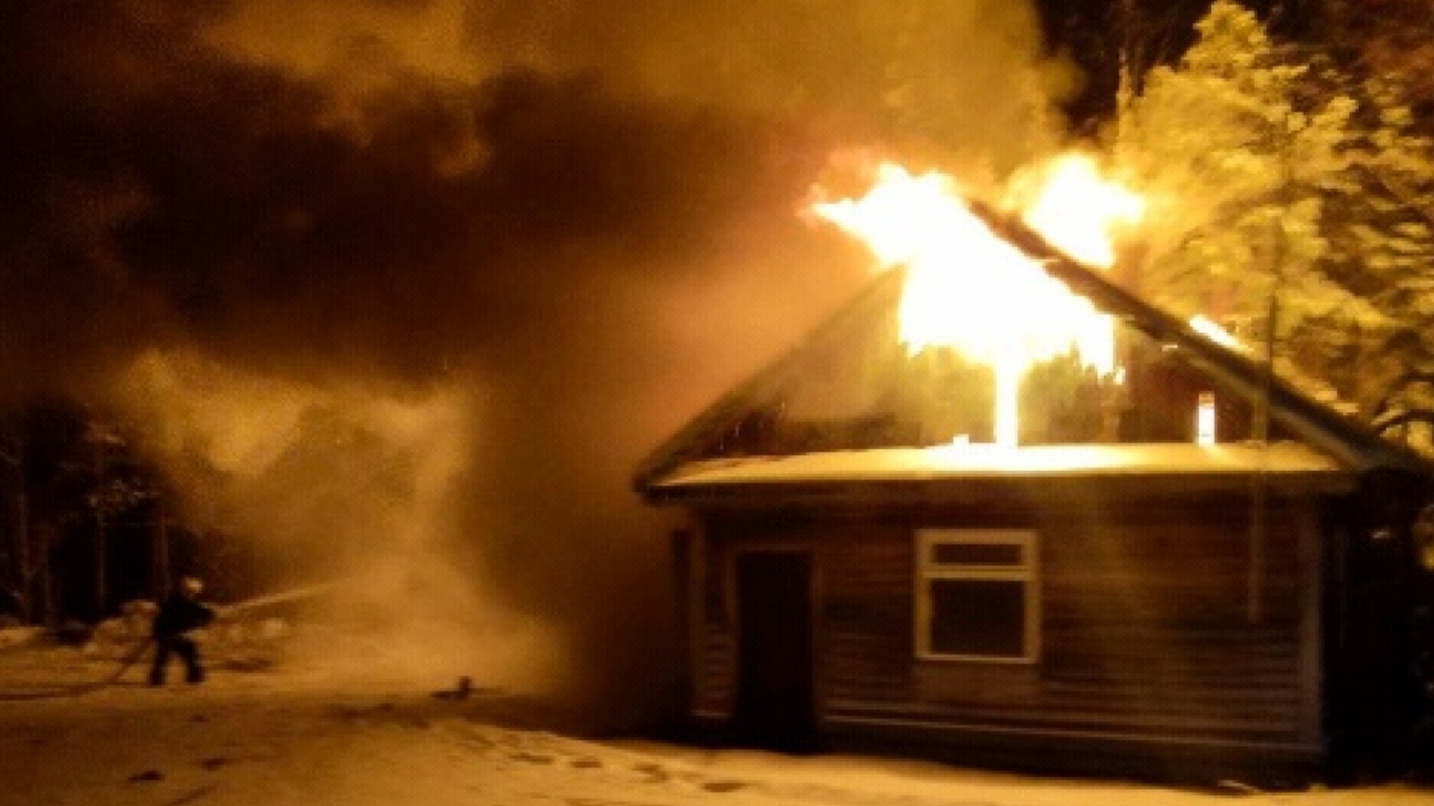 Пожар в Верхнетуломском тушили почти пять часов