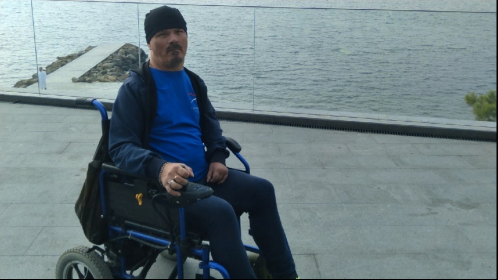 Жители Заполярья скинулись на коляску вездеход для инвалида из Колы
