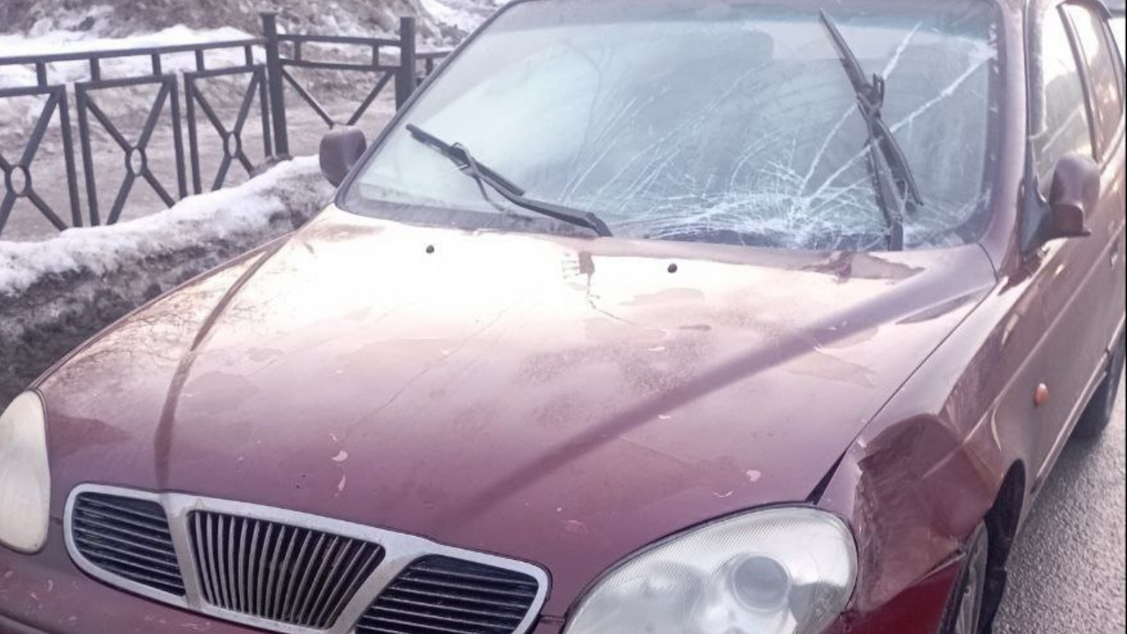 Сбивший девушку водитель в Мурманске получит административку