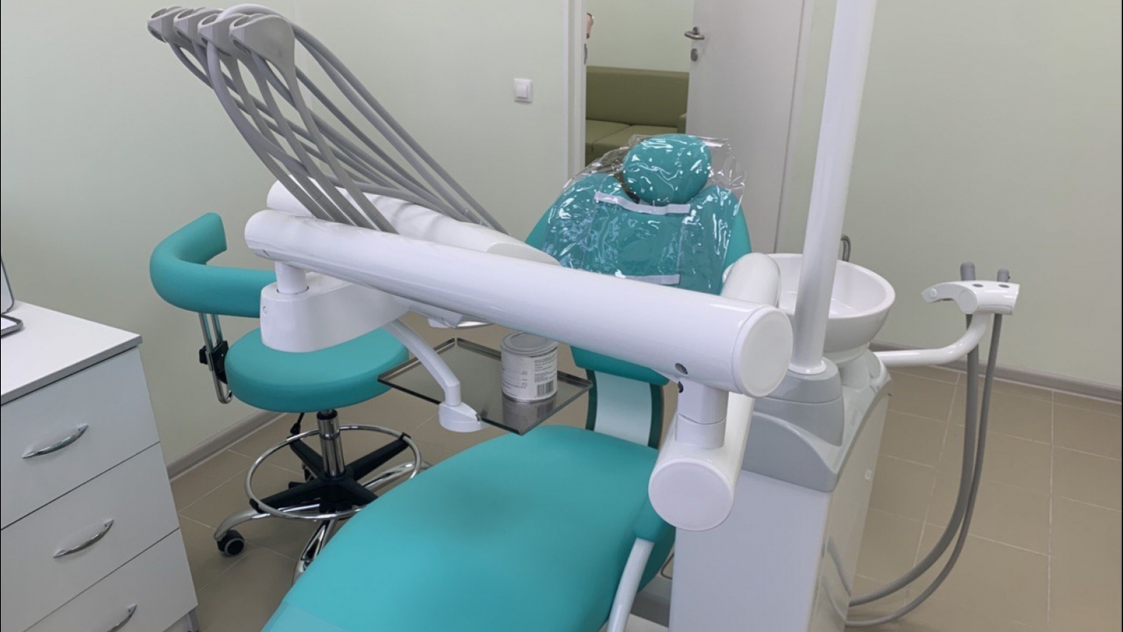 Как работают стоматологические отделения Заполярья в праздники